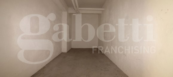 14m² Garage in Rome, Italy No. 57077 23