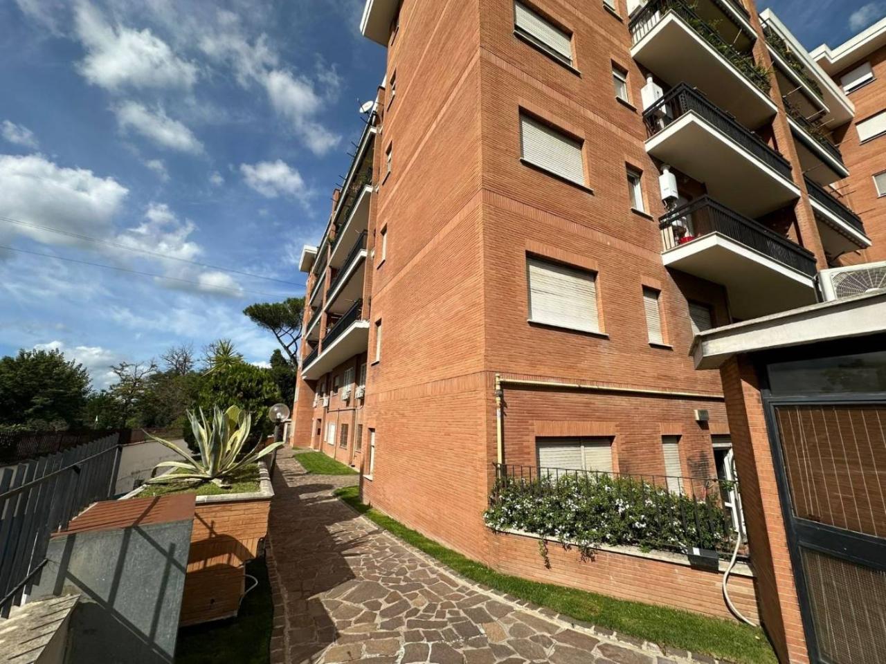 3 rooms Apartment in Rome, Italy No. 65202