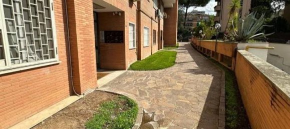 3 rooms Apartment in Rome, Italy No. 65202 3