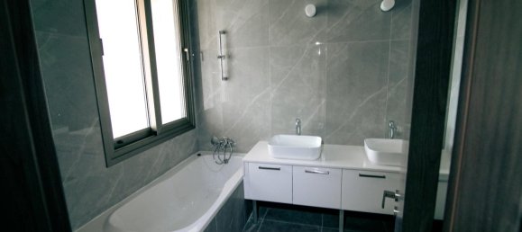 Villa de 4 dormitorios en Paphos, Cyprus No. 67610 8