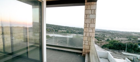 Villa de 4 dormitorios en Paphos, Cyprus No. 67610 9