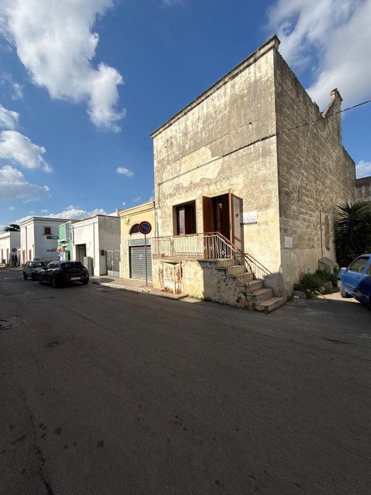 6 bedrooms Apartment in Veglie, Italy No. 353894