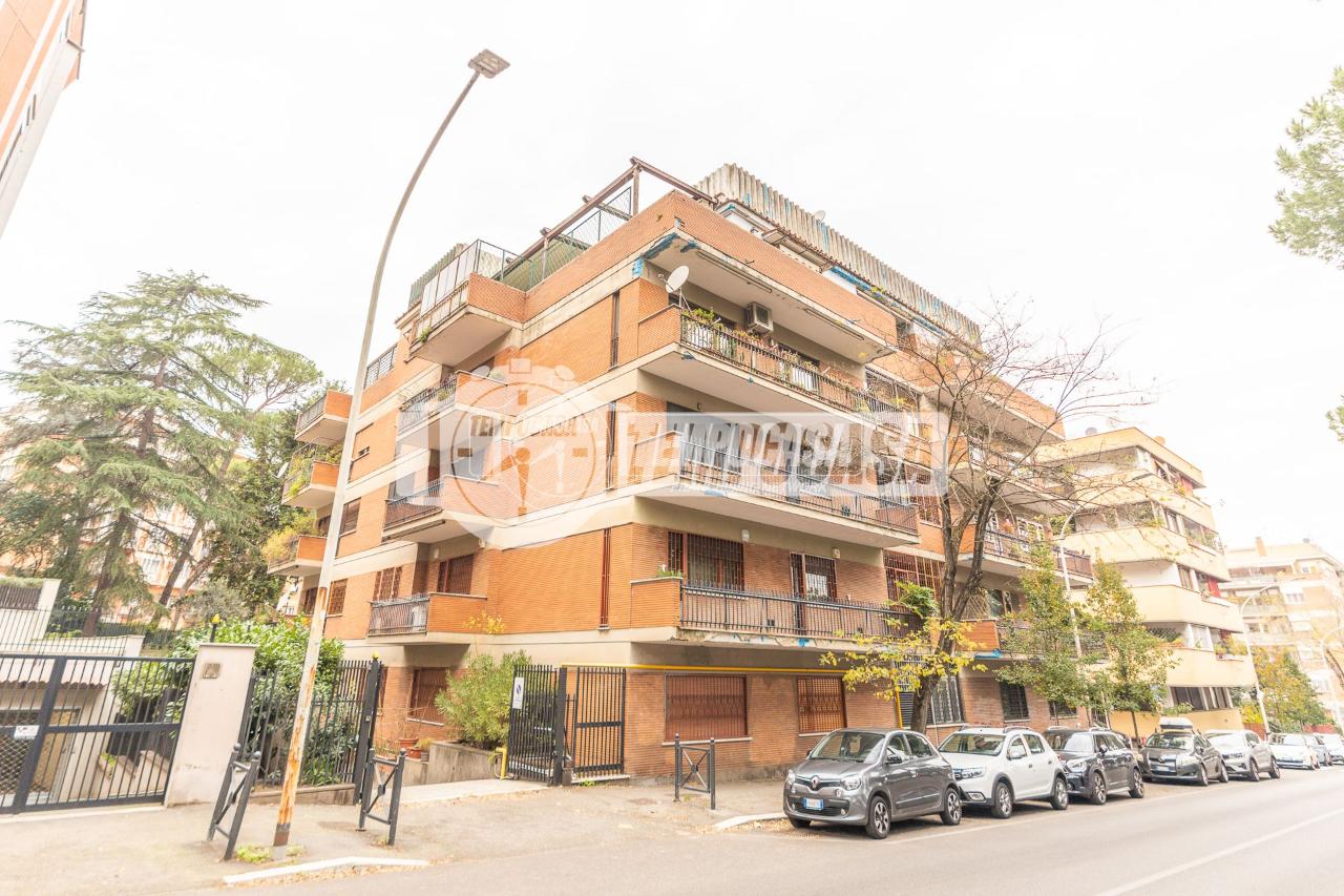 1 room Garage in Rome, Italy No. 91502