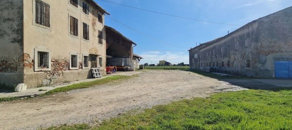 28 rooms House in Nogarole Rocca, Italy No. 257181 3