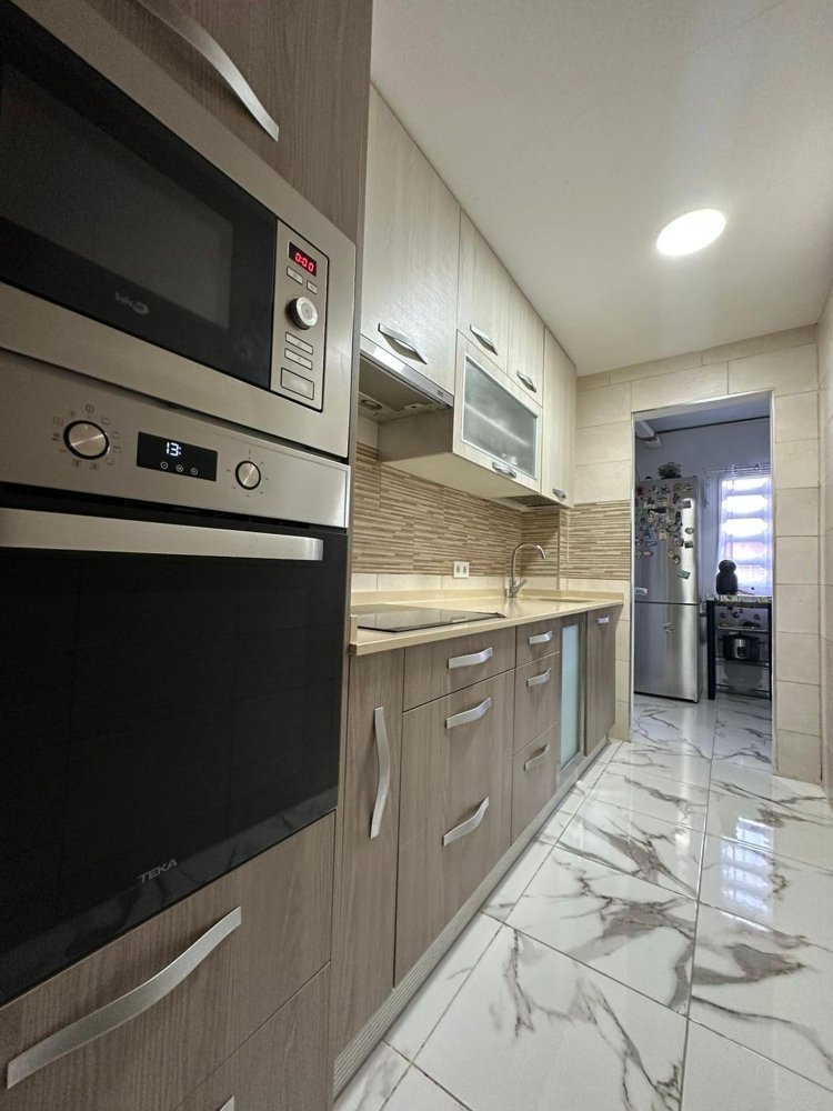 3 bedrooms Apartment in Madrid, Spain No. 211487