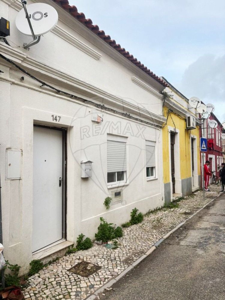 Casa de 2 dormitorios en Barreiro, Portugal No. 178668