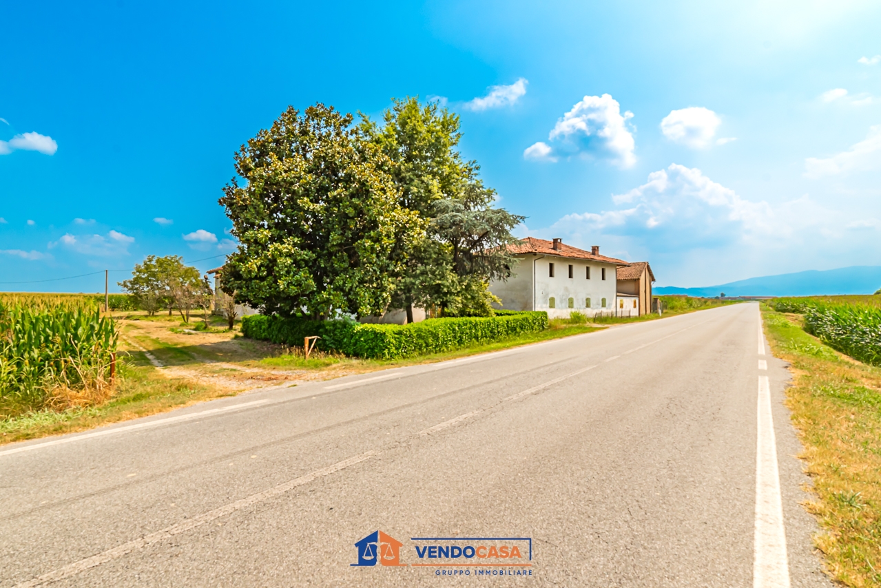 Дом с 9 комнатами в Карде, Италия № 175571