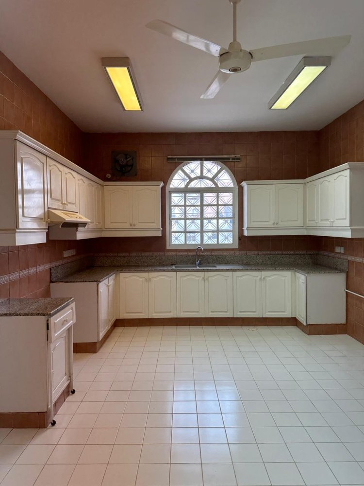 5 bedrooms Villa in Muscat, Oman No. 1594