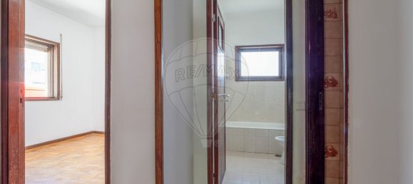 4 bedrooms House in Senhora da Hora, Portugal No. 23840 9