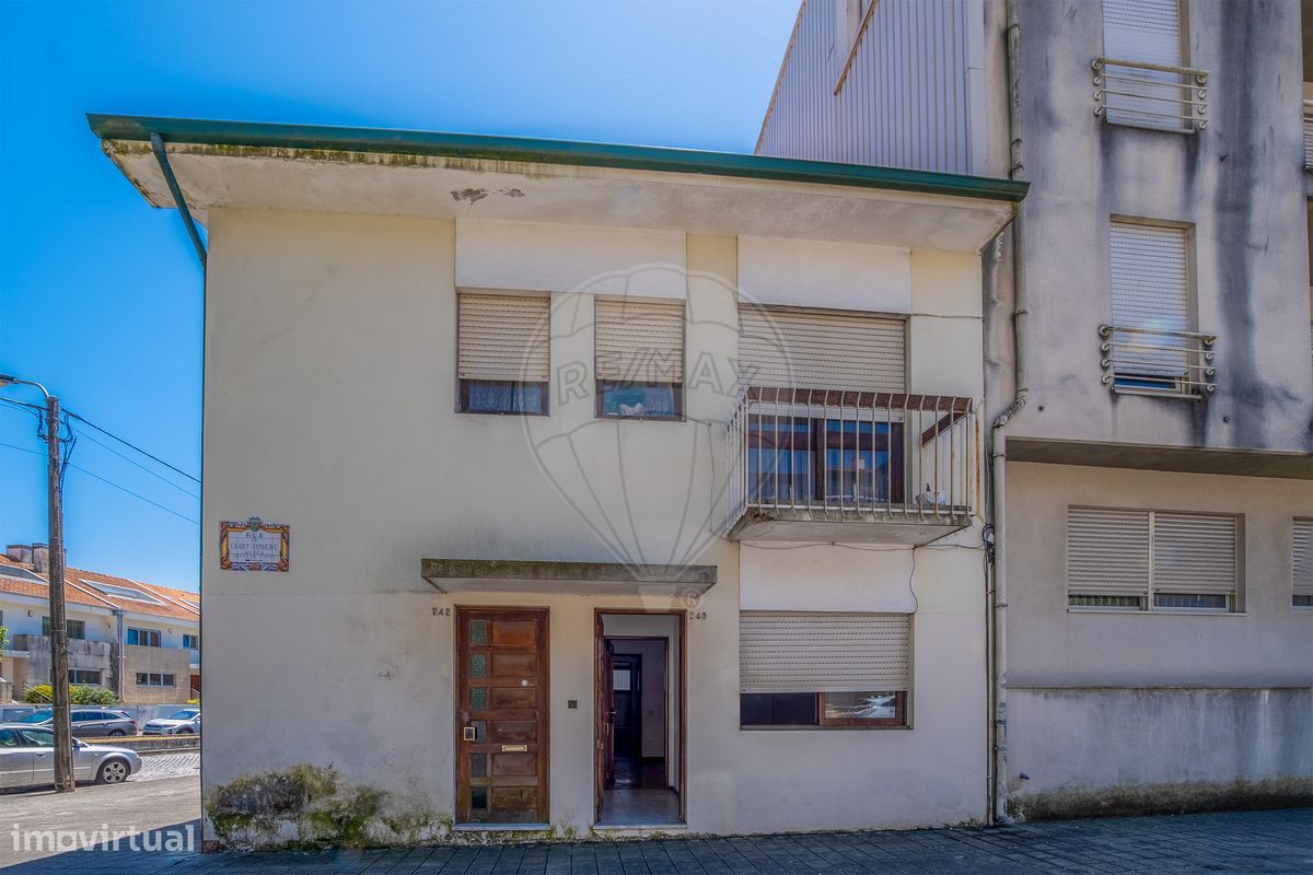 4 bedrooms House in Senhora da Hora, Portugal No. 23840