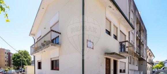 4 bedrooms House in Senhora da Hora, Portugal No. 23840 2