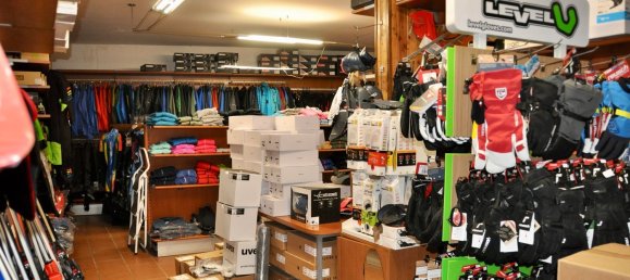 Gewerbliche Immobilie in Cesana Torinese, Italy 136m², Nr. 115606 8