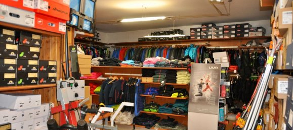 Gewerbliche Immobilie in Cesana Torinese, Italy 136m², Nr. 115606 3