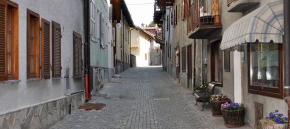 Gewerbliche Immobilie in Cesana Torinese, Italy 136m², Nr. 115606 2