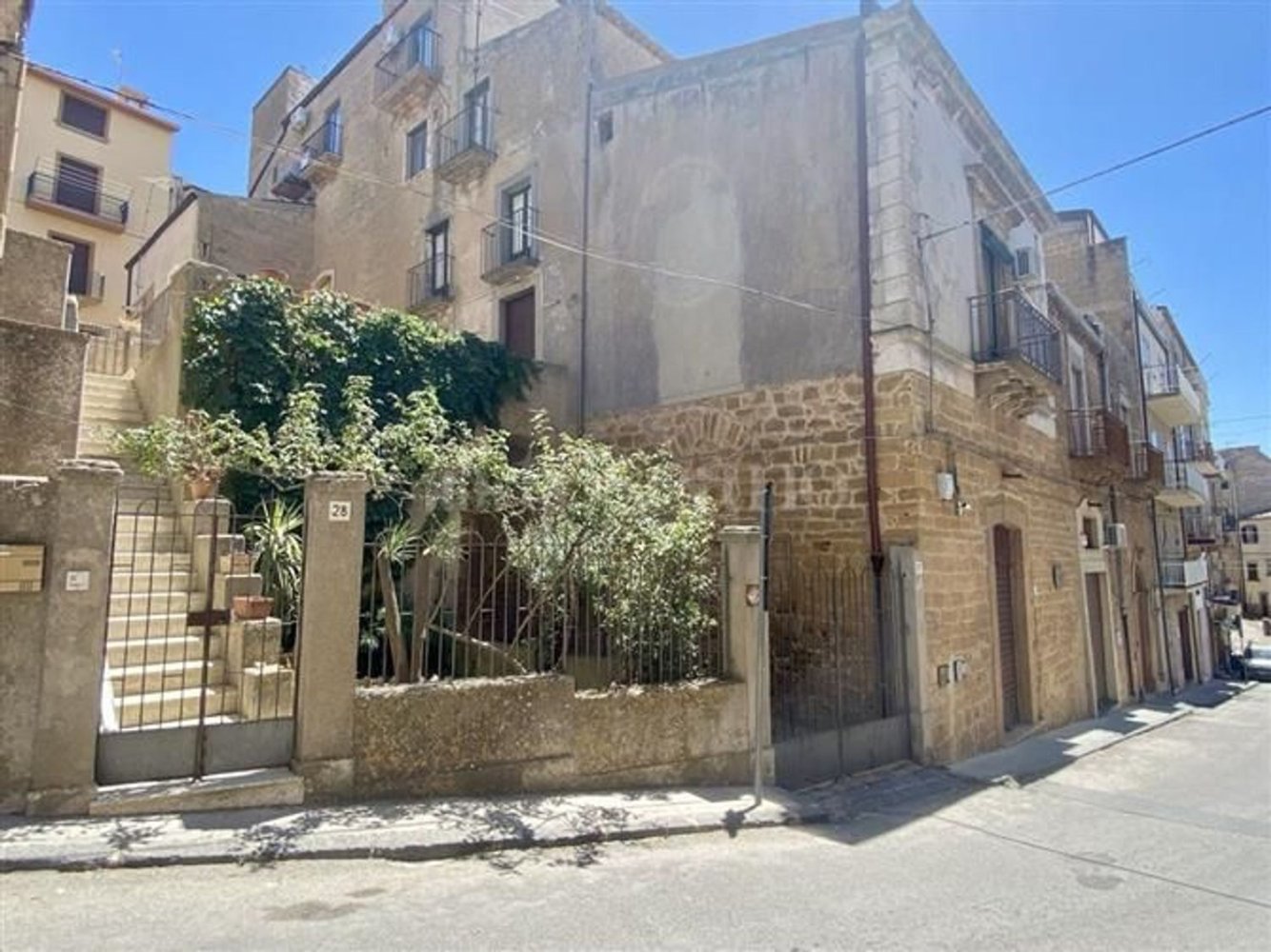 8 rooms Apartment in Calascibetta, Italy No. 46414