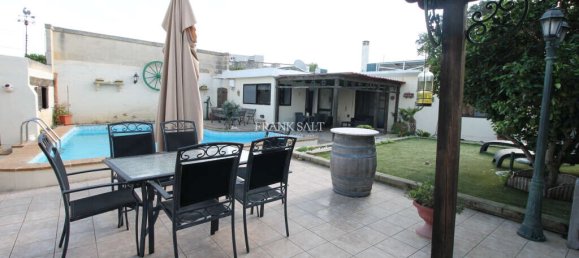 Bungalow de 3 dormitorios en Attard, Malta No. 9707 8