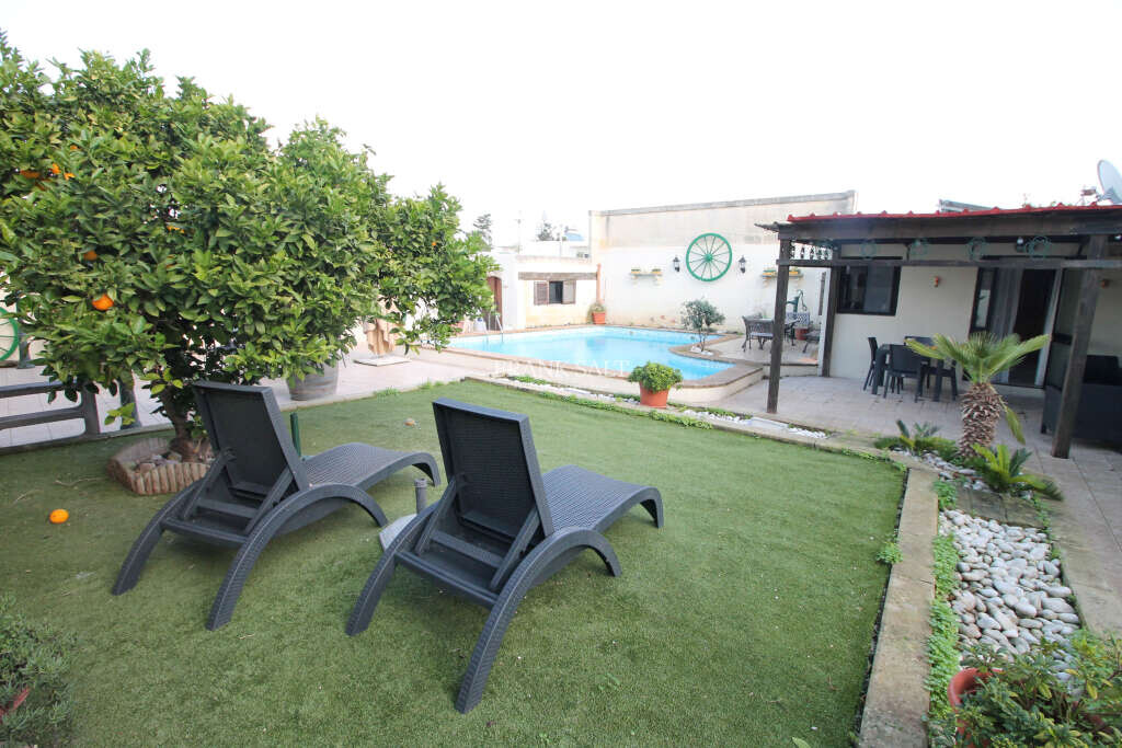 Bungalow de 3 dormitorios en Attard, Malta No. 9707