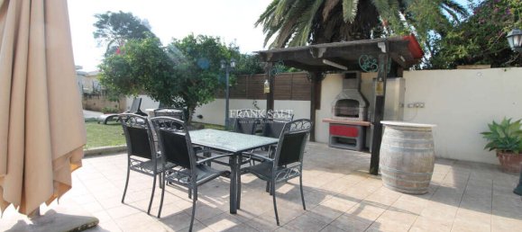 Bungalow de 3 dormitorios en Attard, Malta No. 9707 7