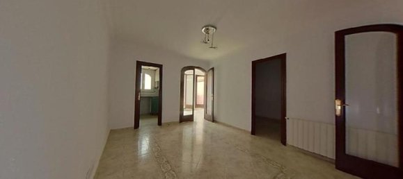 4 Schlafzimmer Wohnung in L'Hospitalet de Llobregat, Spain, Nr. 32576 3