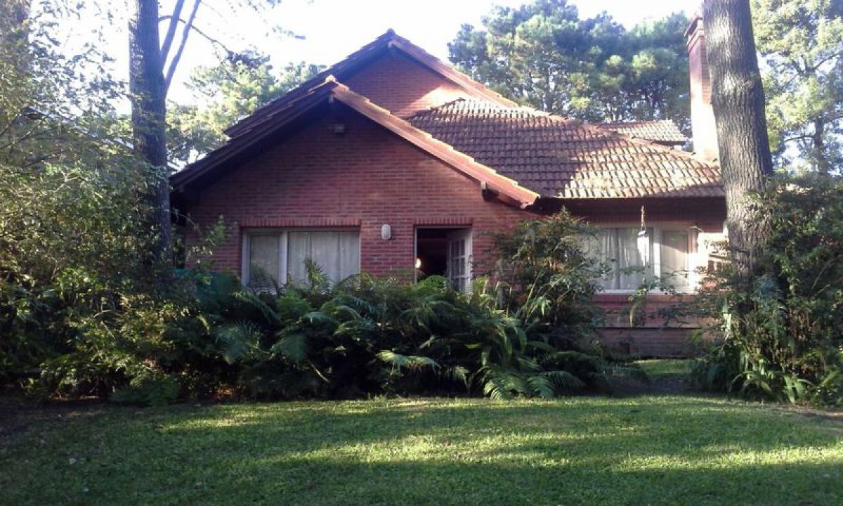 Дом с 5 спальнями в Мар-дель-Плата, Аргентина № 75961