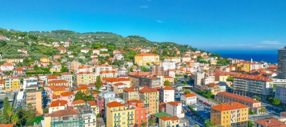 Квартира с 3 спальнями в Империя, Италия № 353300 23