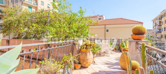 Квартира с 3 спальнями в Империя, Италия № 353300 11