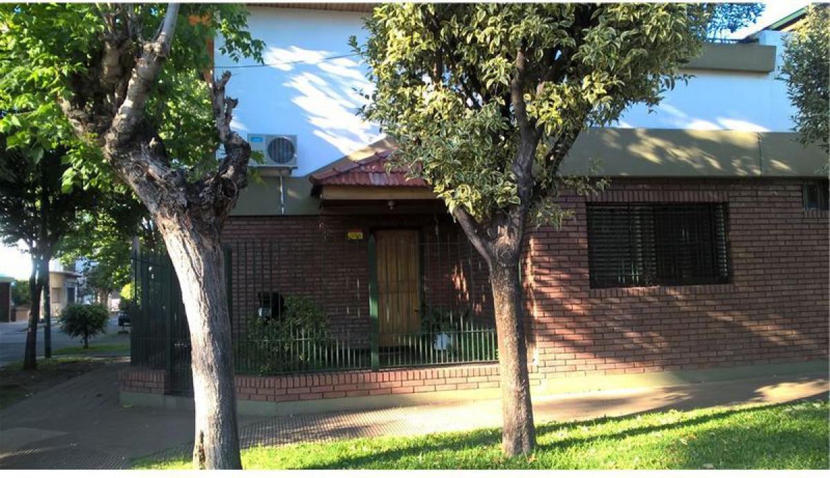 4 bedrooms House in Vicente Lopez, Argentina No. 55427