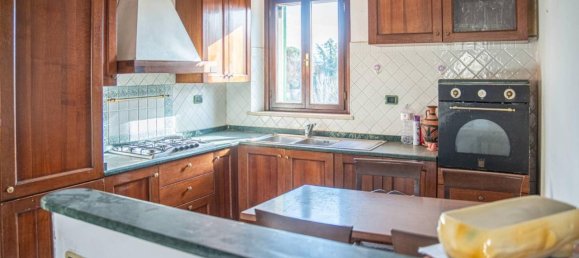 4 rooms Apartment in Perugia, Italy No. 36876 2