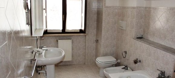 7 rooms Apartment in Orvieto, Italy No. 47382 6