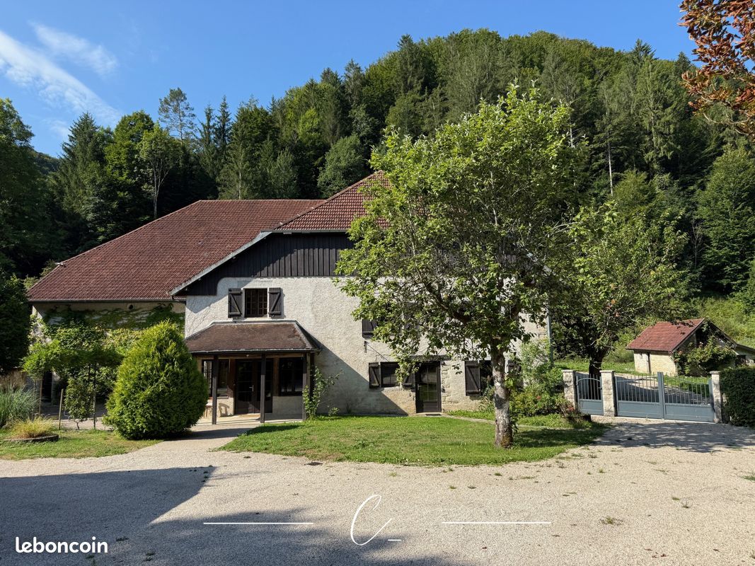 12 bedrooms House in Besancon, France No. 334887