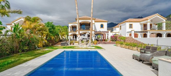 5 bedrooms Villa in Adeje, Spain No. 27333 4