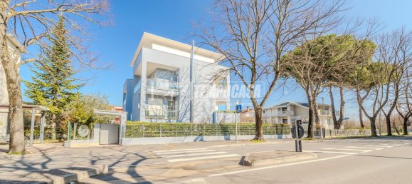 2 Schlafzimmer Penthouse in Riccione, Italy, Nr. 59911 7