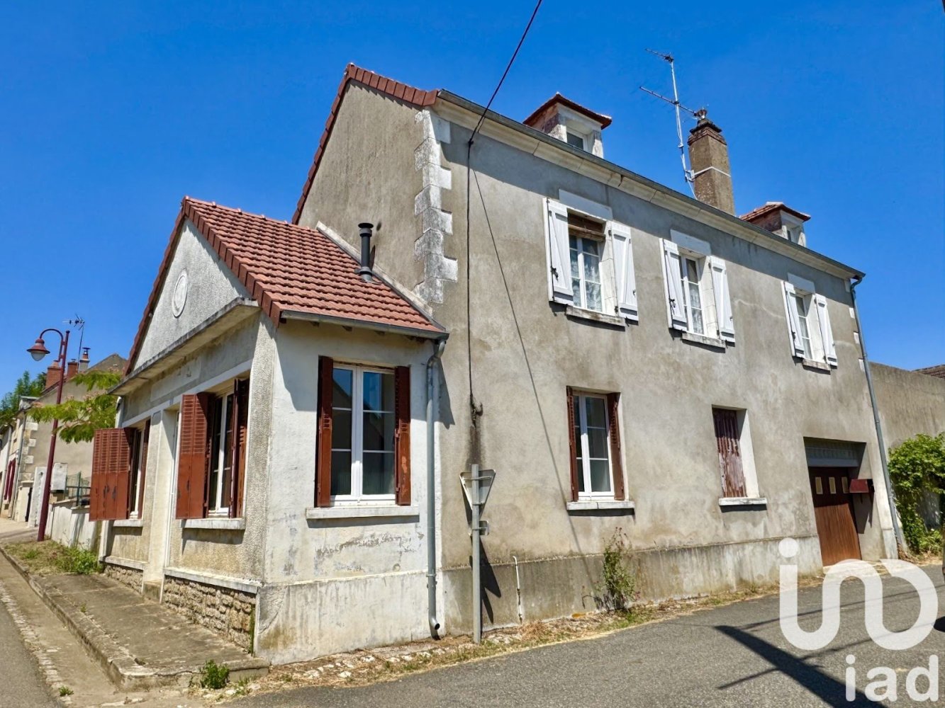 3 bedrooms House in Garchy, France No. 204556