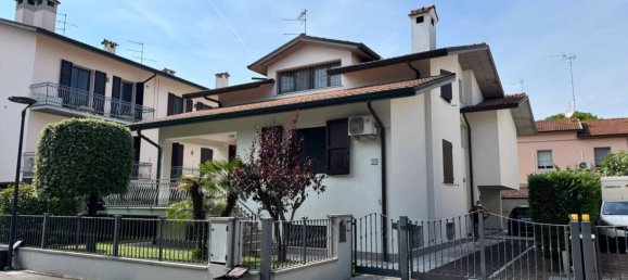 3 bedrooms Villa in Ravenna, Italy No. 319800 2
