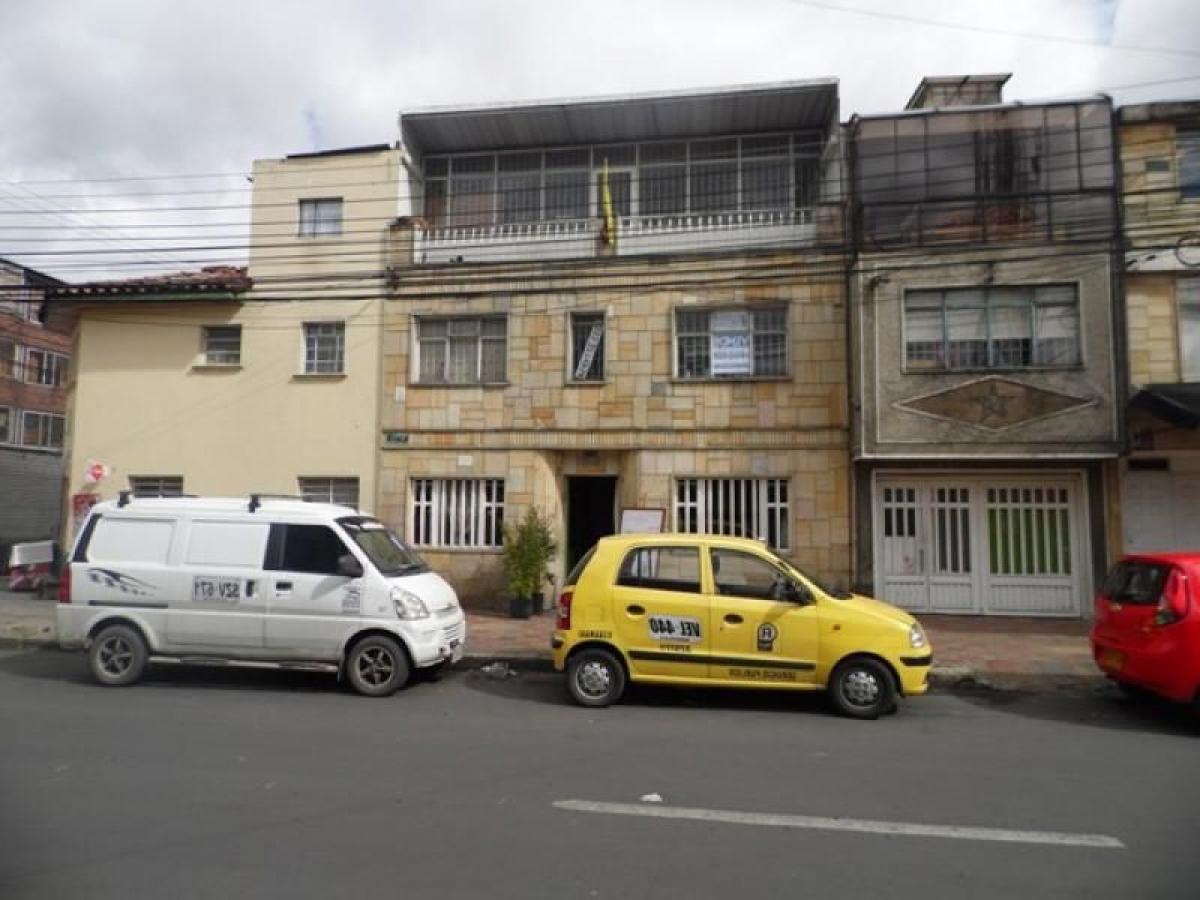 4 bedrooms House in Bogota, Colombia No. 9824