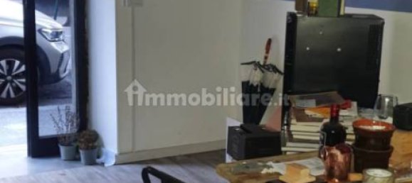 2 rooms Commercial property in Genoa, Italy No. 213895 3