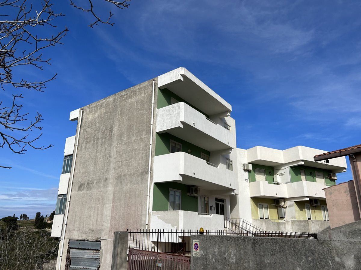 3-salle Appartement à Messina, Italy No. 71956