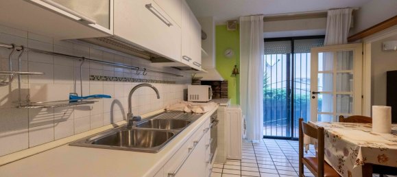 3 rooms Apartment in Rimini, Italy No. 11115 6