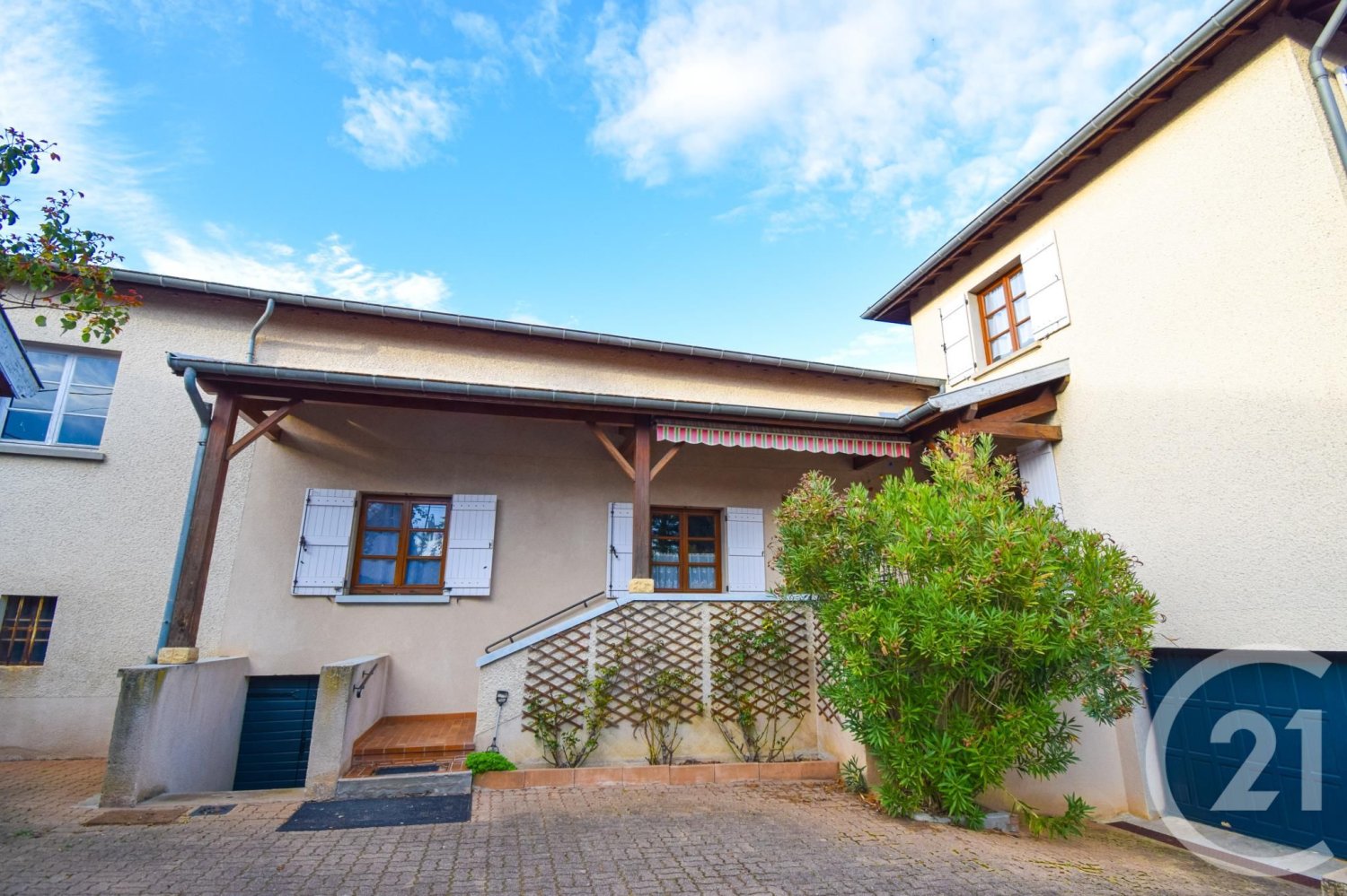 3 bedrooms House in Villie-Morgon, France No. 205033