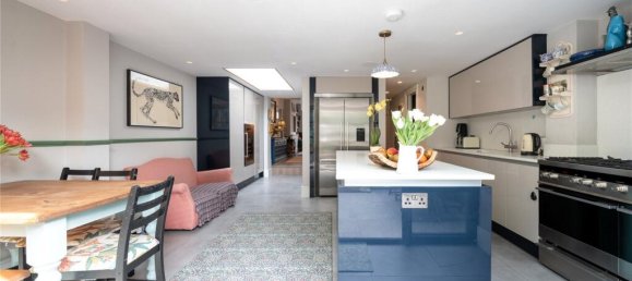 4 bedrooms House in London, United Kingdom No. 5200 7