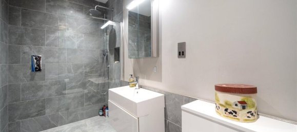 4 bedrooms House in London, United Kingdom No. 5200 9