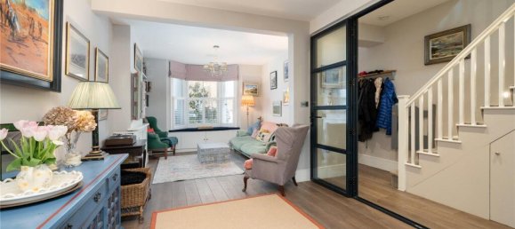 4 bedrooms House in London, United Kingdom No. 5200 4