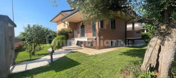 3 bedrooms Villa in Bovolone, Italy No. 363968 3