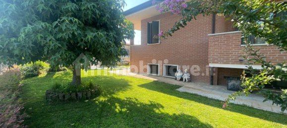 3 bedrooms Villa in Bovolone, Italy No. 363968 4