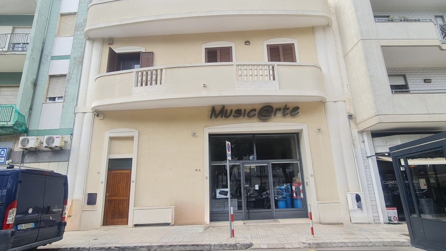 8 rooms House in Lecce, Italy No. 105316