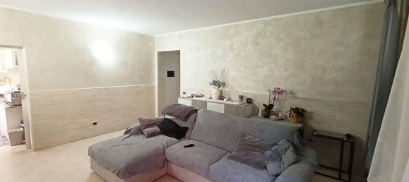 3 rooms Apartment in Parma, Italy No. 37589 3