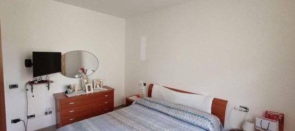 3 rooms Apartment in Parma, Italy No. 37589 13