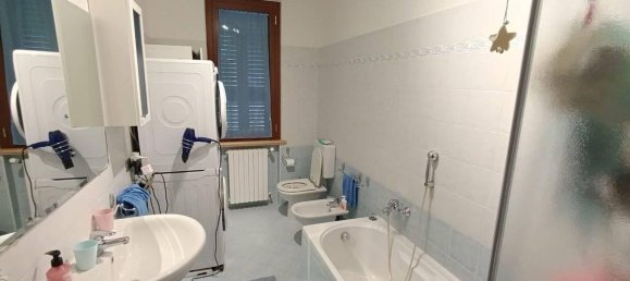 3 rooms Apartment in Parma, Italy No. 37589 9