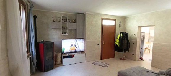 3 rooms Apartment in Parma, Italy No. 37589 4