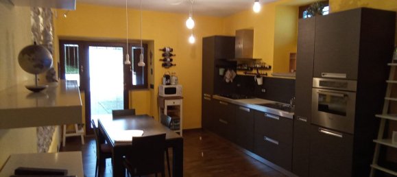 3 rooms Apartment in Vicchio, Italy No. 254582 3